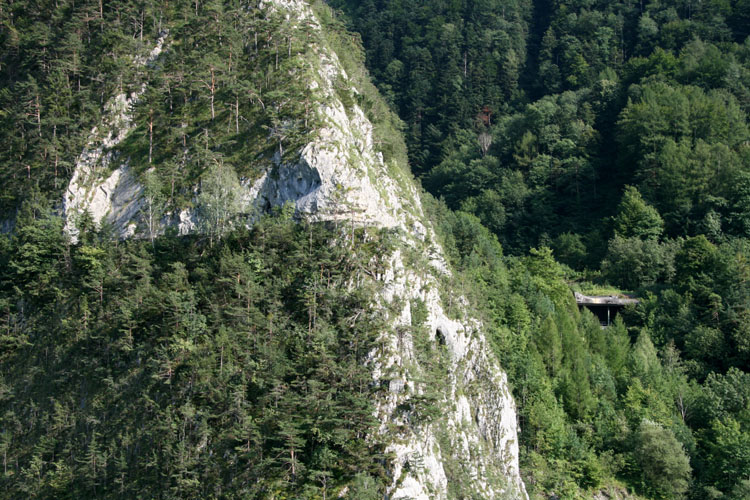 Bauen-Flueelen-Axenstrasse-Glockenspiel-Tellskapelle-Tellsplatte