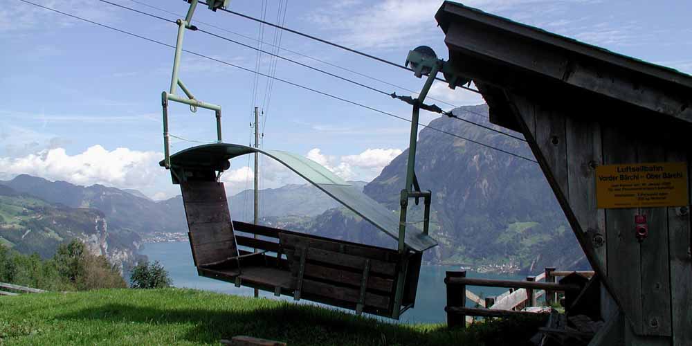 Seilbahn mit Blick über Urnersee