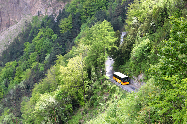 Fahrstrasse Isleten-Isenthal Postauto