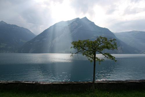 Ein Hoffnungsstrahl ber dem See