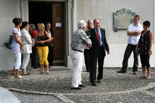 Besammlung vor der Kirche St. Idda