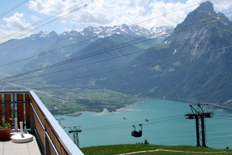 Oberaxen Sonnenterrasse Bergrestaurant Luftseilbahn Reussdelta