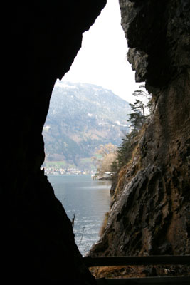 Weg der Schweiz Bauen Isleten Durchblick in Richtung Isleten